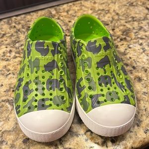 Boys size 10 Native sandals